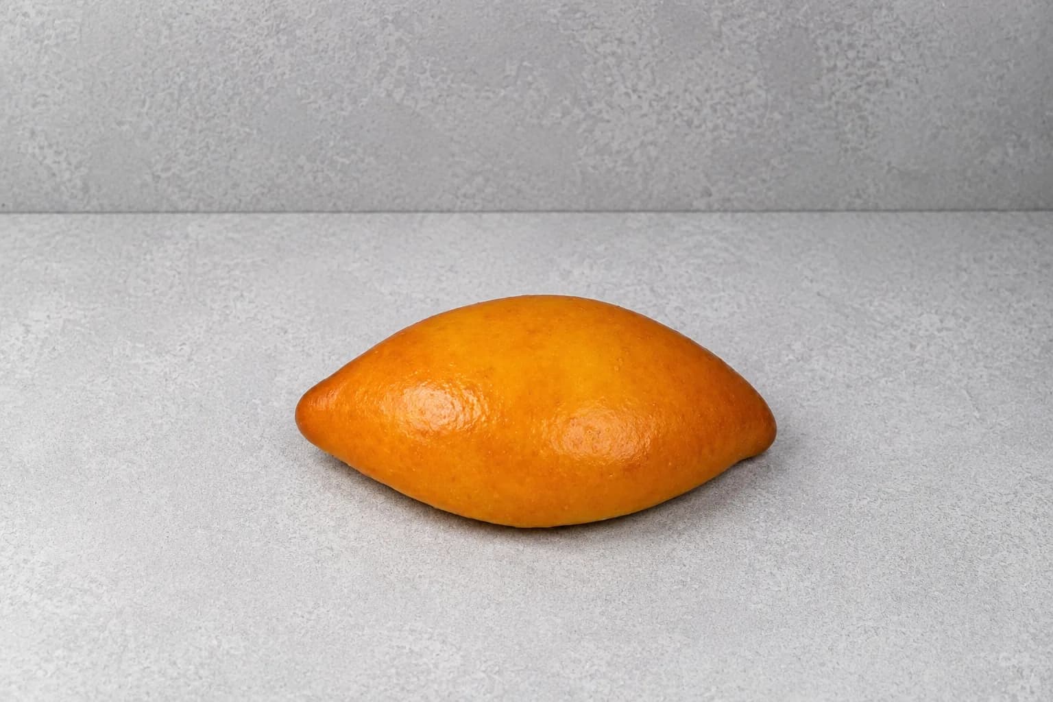 Пирожок с клубникой