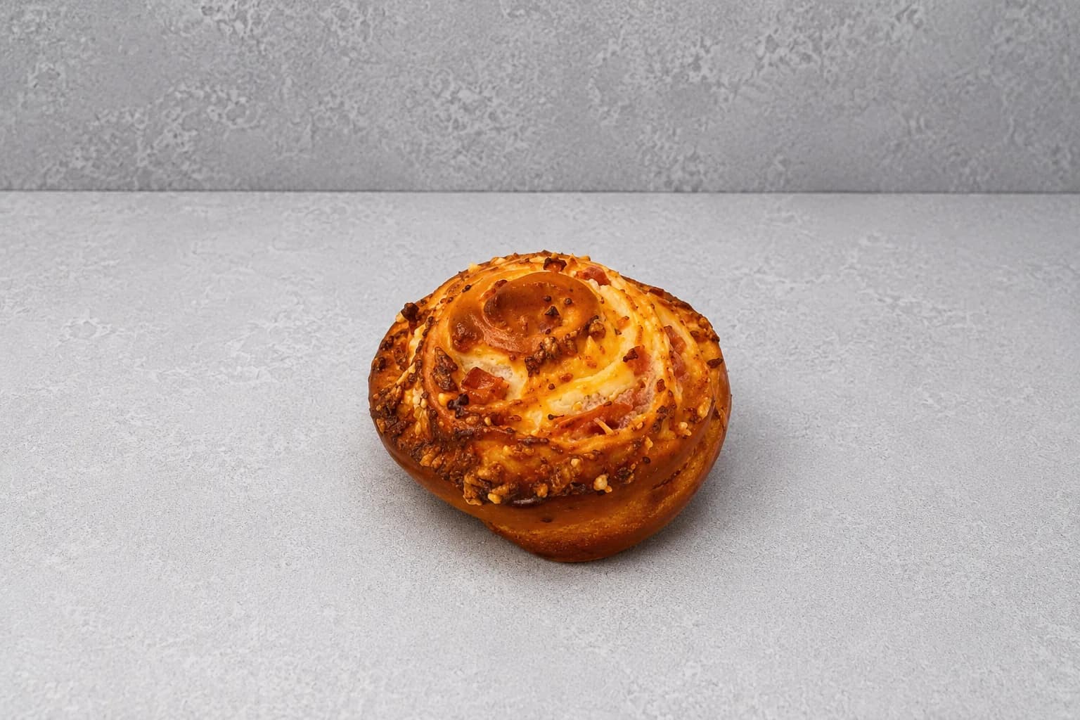 Улитка с ветчиной и сыром