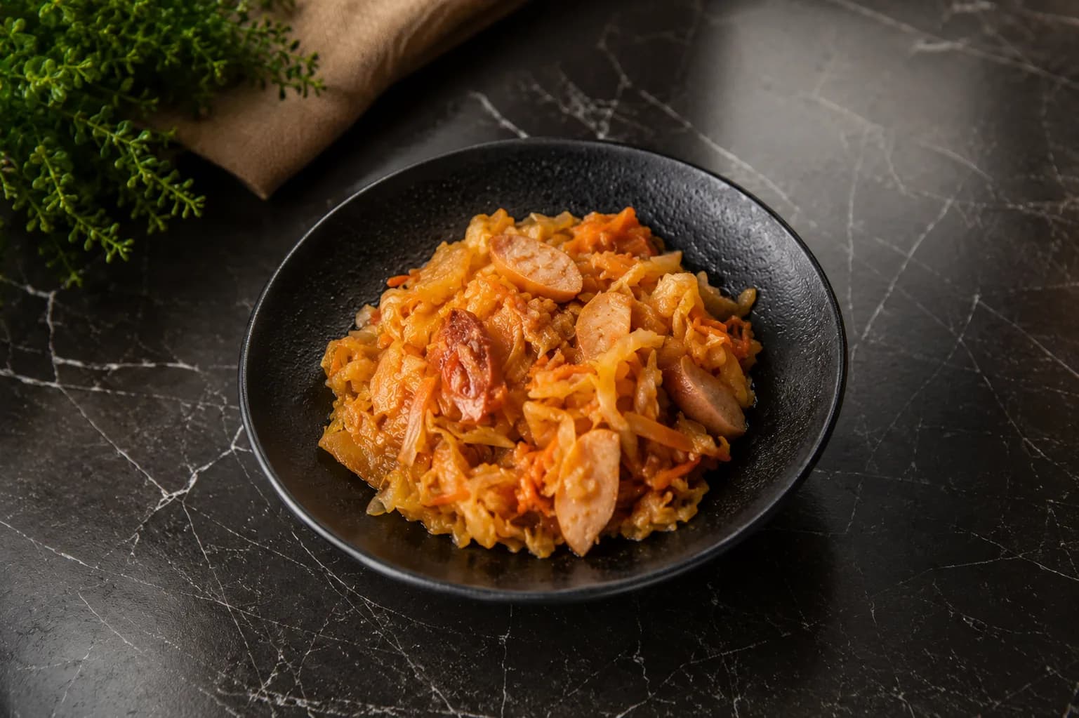 Бигос с копченостями и сосисками